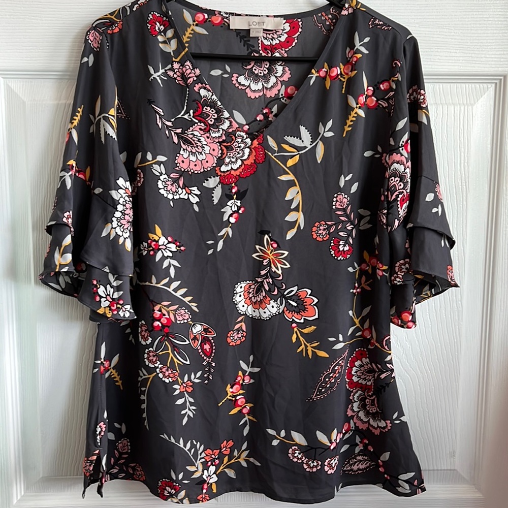 LOFT V Neck, Tulip Sleeve, Medium, Grey/ Red